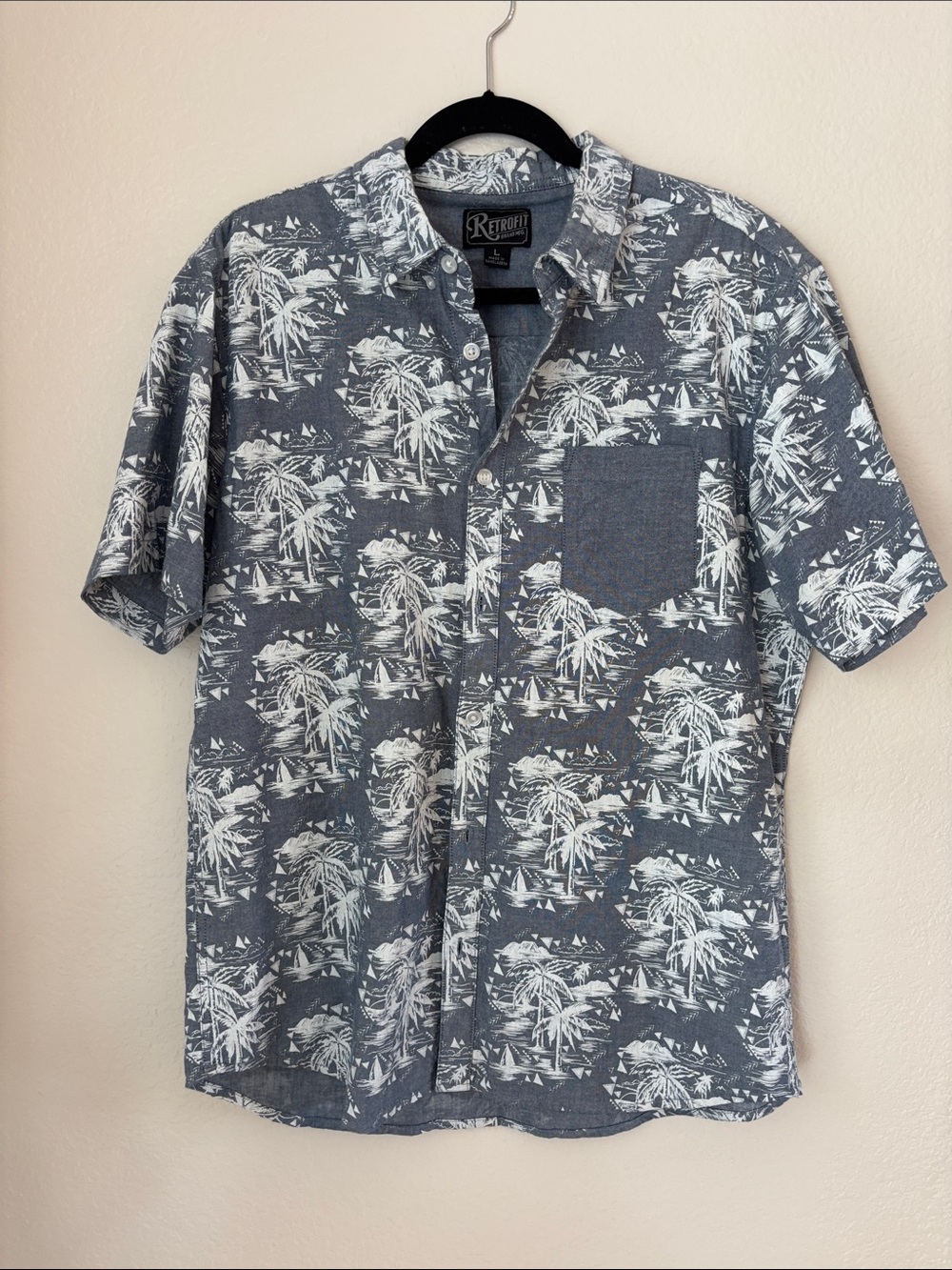 Gray and White Tropical Print Short-Sleeve Button-Down Shirt